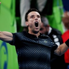 Bautista, enorme: remonta ante Djokovic y jugará la final