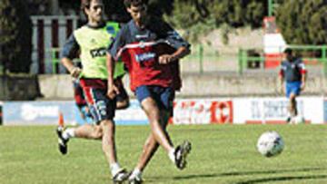 <B>CAMBIO</B>. Cobas podría ocupar el puesto en el doble pivote de Bauzá, que puede ser la alternativa a Tasevski en el lateral izquierdo.