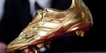 ¡La Bota de Oro para un mexicano! ¿Se imaginan a Chicharito Hernández como el ganador de la Bota de Oro 2016? Pues el mexicano lleva ritmo goleador, con 19 tantos en el año futbolístico. Un deseo de todo México.