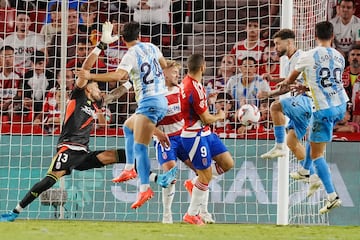 Jugada del 2-2. Primer plano de Lobete y Dani Sánchez.