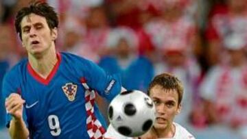 <b>EUROCOPA. </b>Kalinic, a la izquierda, jugó la Eurocopa con Croacia.