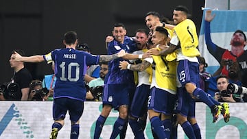 Soccer Football - FIFA World Cup Qatar 2022 - Group C - Poland v Argentina - Stadium 974, Doha, Qatar - November 30, 2022 Argentina's Alexis Mac Allister celebrates scoring their first goal with Angel Di Maria and Lionel Messi REUTERS/Dylan Martinez     TPX IMAGES OF THE DAY