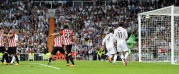 2-0. Benzema anota el segundo tanto.