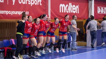 Las jugadoras del Porriño disfrutan las clasificación para la final.