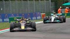 Verstappen dobla a Hamilton durante la carrera del GP de Emila Roma&ntilde;a de F1.