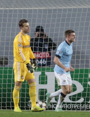 Sergio Agüero y James Milner convirtieron para la victoria de Manchester City.