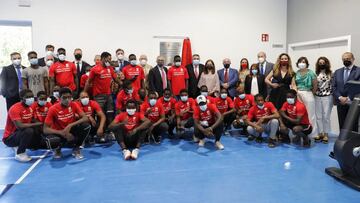 El COE inaugura el primer centro deportivo para los refugiados