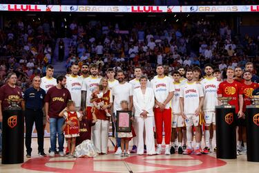 Sergio LLull es el 15º jugador con más internacionalidades con España con 173 partidos y siete medallas: tres oros europeos (2009, 2011 y 2015) y uno mundial (2019); la plata olímpica de Londres 2012; y los bronces de Río 2016 y del Eurobasket 2013.