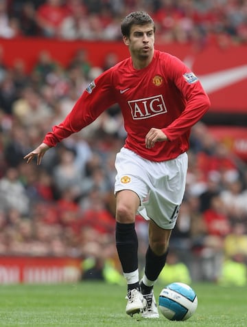 Se form¨® en las categor¨ªas inferiores del Barcelona. Firm¨® su primer contrato como profesional con el Manchester United, donde estuvo desde 2004 hasta 2008, siendo cedido al Zaragoza la temporada 2006-07. Volver¨ªa a su casa en mayo de 2008 donde lleva once temporadas hasta la fecha.