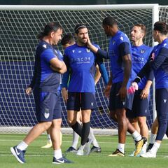 Calleja recupera a Campaña y Mustafi