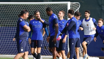 Calleja recupera a Campa?a y Mustafi