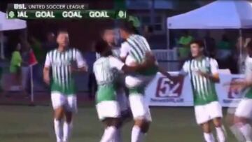 ?Lateral con voltereta y golazo de chilena!: ?El mejor del a?o?