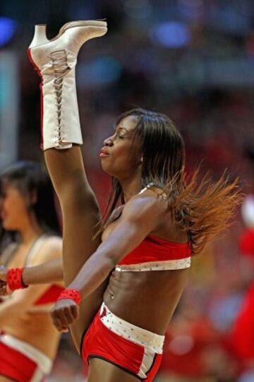 Parte de "The Luvabulls", el equipo de baile de los Bulls.