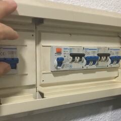 Explica por qué a mucha gente le pasa esto en el cuadro eléctrico de su casa