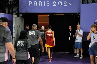 Carolina Marin entra en el vestuario