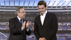 Florentino P&eacute;rez, junto a Iker Casillas, el d&iacute;a de la despedida del portero del conjunto blanco.