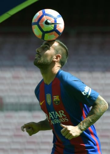 Paco Alcácer presented at Camp Nou: in images