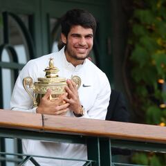 How much did Carlos Alcaraz earn for winning Wimbledon?