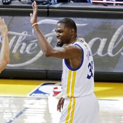 Durant devora a LeBron y los Warriors aplastan a los Cavs (1-0)