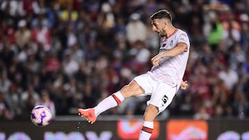Joao Dias scores his goal 0-1 of Toluca during the 12th round match between Queretaro and Toluca as part of the Liga BBVA MX, Torneo Apertura 2024 at La Corregidora Stadium on October 18, 2024 in Santiago de Queretaro, Mexico.