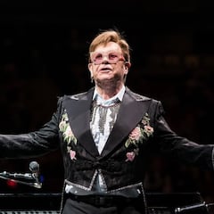 El susto de Elton John en pleno vuelo tras fallar su avión a 3.000 metros de altura