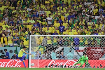 Marquinhos falla el penalti que eliminaba a Brasil.