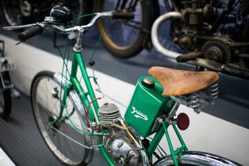 Bicicleta con motor Iresa, de 1953.