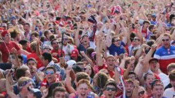 Miles de estadounidenses se concentraron en el Grand Park de Chicago para seguir el partido contra Portugal y celebraron con entusiasmo los goles de su selecci&oacute;n.