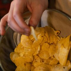 El motivo por el que la Unión Europea quiere prohibir la venta de patatas fritas con sabor a jamón