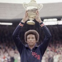 Ashe, el único tenista negro que ganó Wimbledon: hace 40 años