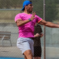Nadal entrena por última vez en Mallorca antes de Roland Garros