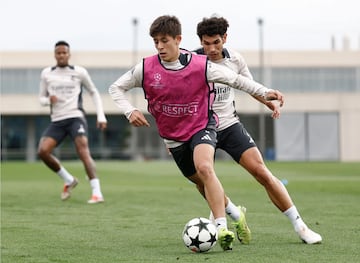 Arda Güler durante el entrenamiento. 