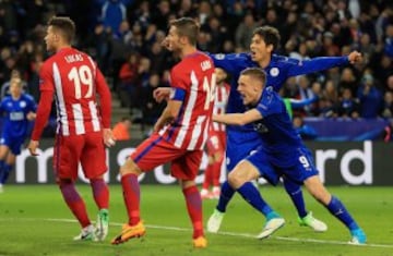 Jamie Vardy celebra el 1-1.