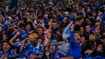 Millonarios supporters celebrate the championship after drawing 2-2 in their Football League final match against Santa Fe at the Simon Bolivar Park in Bogota, Colombia, on December 17, 2017. (Photo by JOAQUIN SARMIENTO / AFP)