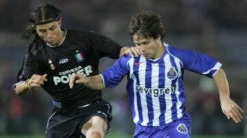 Once Caldas, después de ganar la Copa Libertadores, viajó a Japón a jugar la Copa Intercontinental contra el Porto, ganador de la Champions. El colombiano llevó el partido a los penaltis tras un 0-0. Fue sorpresivo pese al favoritismo de los portugueses porque jugó muy bien y en los cobros desde los once pasos dio la batalla.