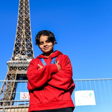 Las subcampeonas del Mundial Femenino Sub 17 de la India pasaron por la Torre Eiffel en París antes de su regreso a Colombia.