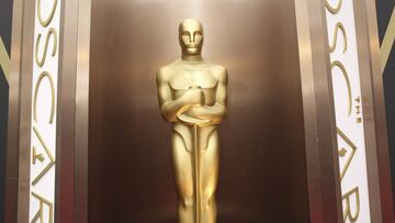 Estatua de un premio Oscar situada en el Dolby Theatre de Los &Aacute;ngeles
 