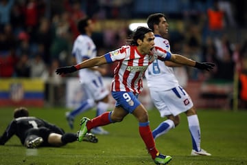 Falcao fulmina al Deportivo de la Coruña marcando cinco de los seis que el Atlético de Madrid marcó al Deportivo de la Coruña el 9 de diciembre de 2012.