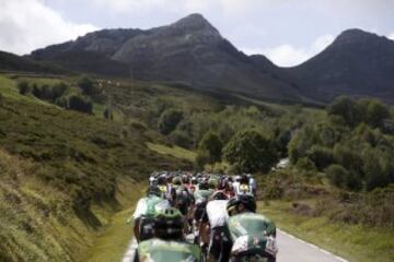 El pelotón de la decimocuarta etapa de la Vuelta Ciclista a España.