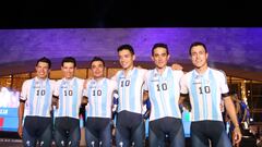 El Team Medellín homenajeó a la Selección Argentina en la presentación de la Vuelta a San juan.