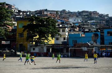 En las Favelas de Río de Janeiro.