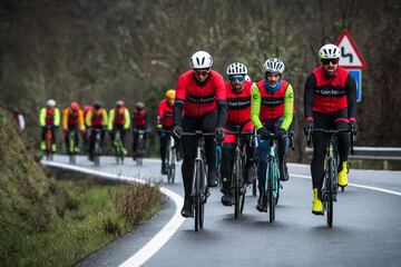 Miguel Indurain, durante la salida cicloturista de Santander Sports en O Gran Camiño.