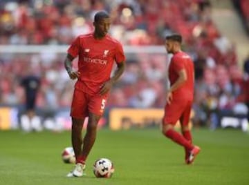 11 - Pese al descenso del Newcastle en la pasada temporada, Wijnaldum realizó una campaña aceptable en la cual anotó 11 goles. Aquellos números llamaron la atención de Liverpool, que lo fichó tras previo pago de 27.5 millones de euros.