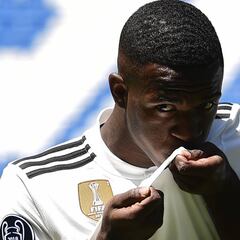 Vinicius fue presentado: "Mi juego es parecido al de Neymar..."
