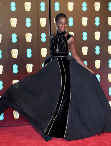 Lupita Nyong'o acudió con el pin Time's Up.