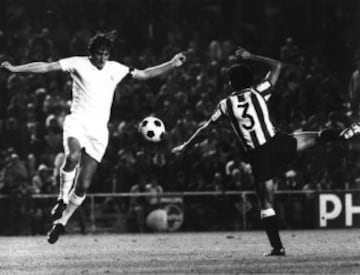 En 1962 fue fichado por el Real Madrid, donde jugaría doce temporadas, hasta 1974.