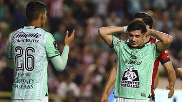 Jugadores del León lamentan derrota ante Chivas