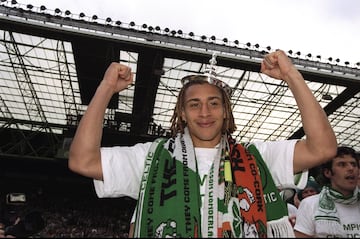 El delantero sueco,Henrik Larsson, llegó al Barcelona procedente del Celtic.