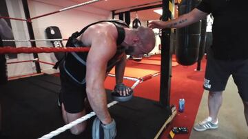 Eddie Hall machaca a su entrenador y lo deja así...