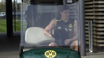 El delantero polaco parece tener los d&iacute;as contados en el Borussia Dortmund.